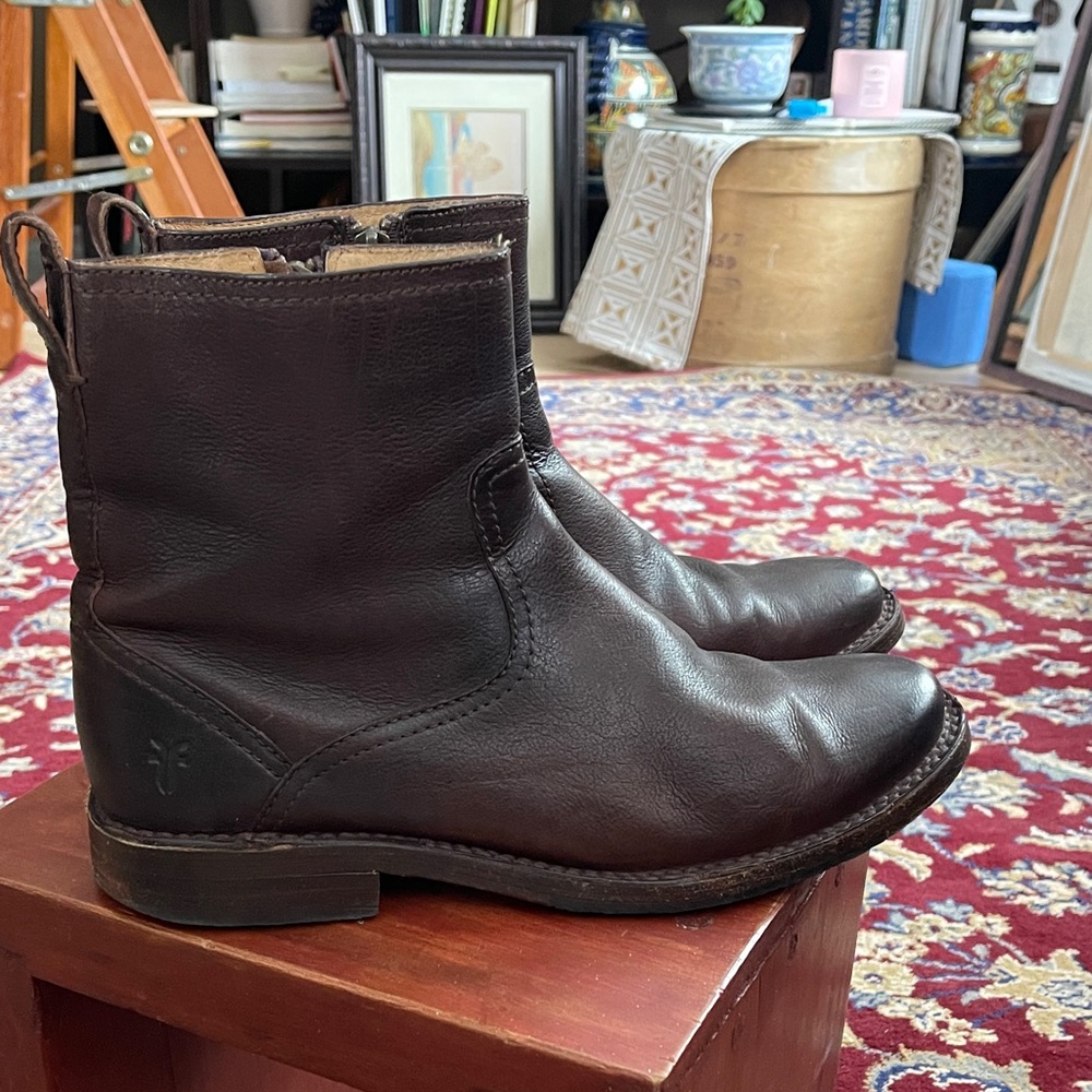 Frye, rich brown, ankle boot, zipper, 11, fits 10.5, slight wear on heel